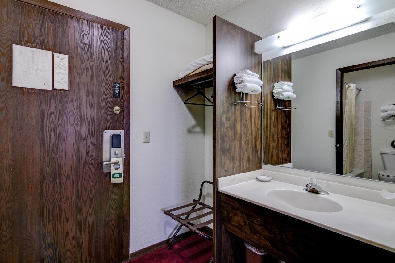 Bloomer Inn & Suites Kültér fotó