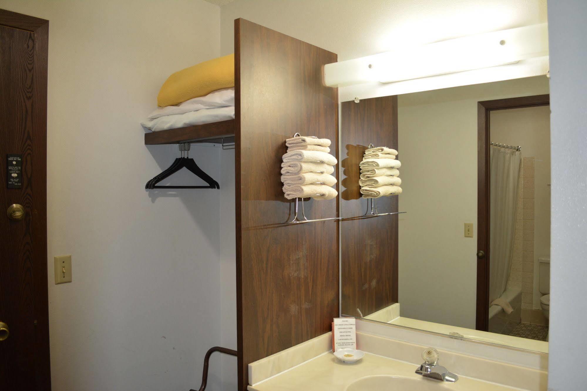 Bloomer Inn & Suites Kültér fotó